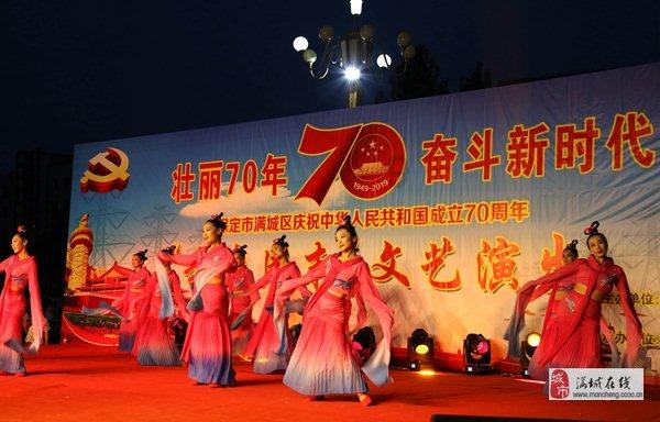 如何快速擦去玻璃上的污垢？